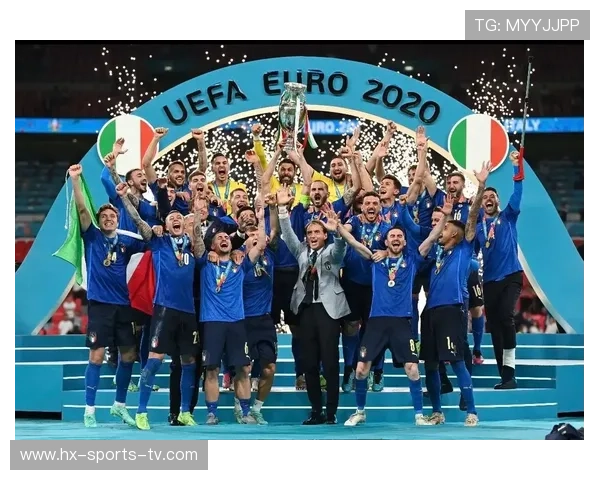 足球球星刻苦加练彰显拼搏精神激励年轻一代奋勇追梦